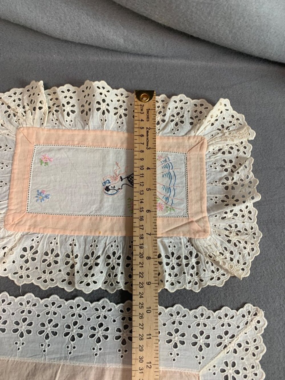 Lace Doilies Set with Embroidered Ladies - 3 Pieces Elegant Decor Vintage - Picture 7 of 13